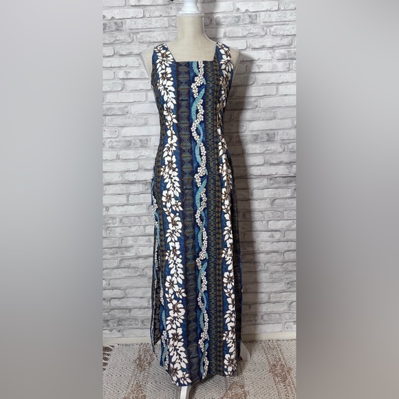 Royal Creations Floral Hawaiian Tropcal Island Flower Blue & White Dress - Picture 1 of 7